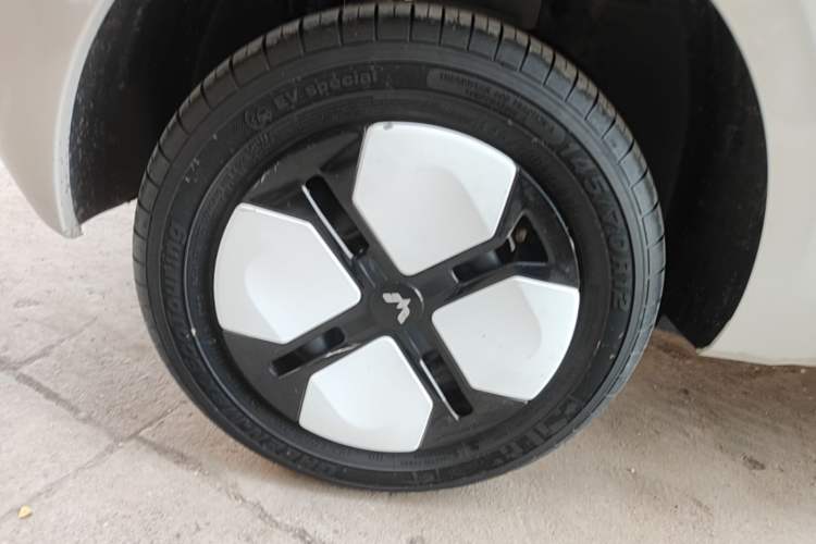 Used Wuling Hongguang MINIEV 2024 3rd Generation 215km Advanced Version Exterior 5