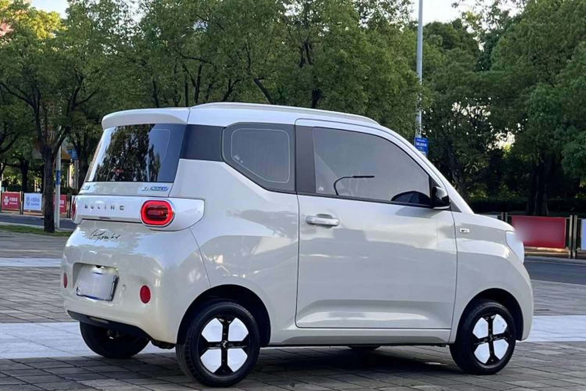 Used Wuling Hongguang MINIEV 2024 3rd Generation 215km Advanced Version Exterior 5