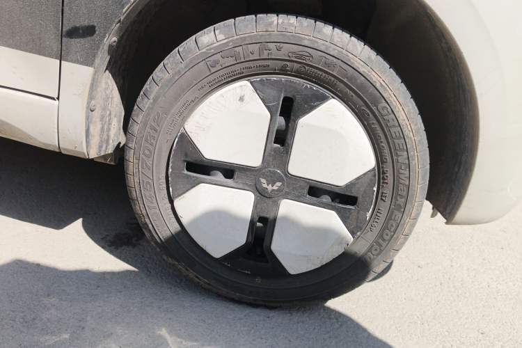 Used Wuling Hongguang MINIEV 2024 3rd Generation 215km Advanced Version Exterior 7