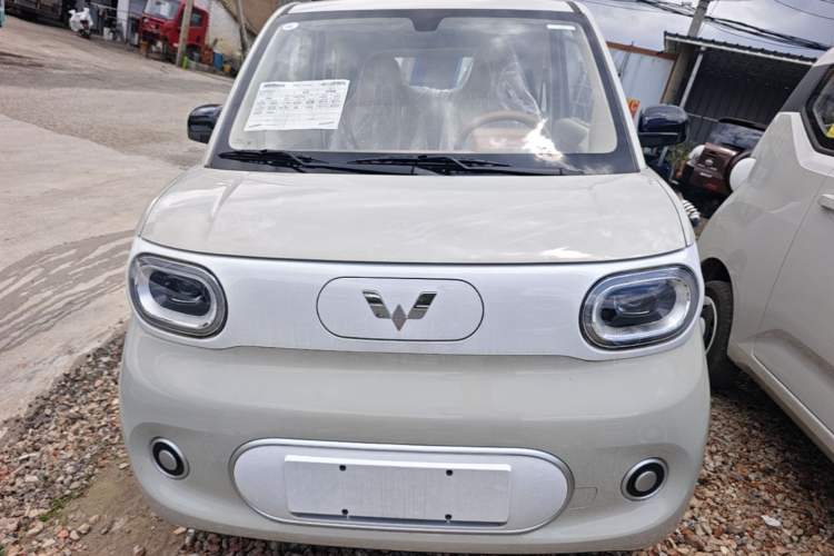 Used Wuling Hongguang MINIEV 2024 3rd Generation 215km Youth Edition Front