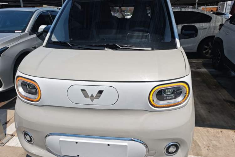 Used Wuling Hongguang MINIEV 2024 3rd Generation 215km Advanced Version Front