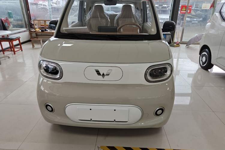 Used Wuling Hongguang MINIEV 2024 3rd Generation 215km Youth Edition Front