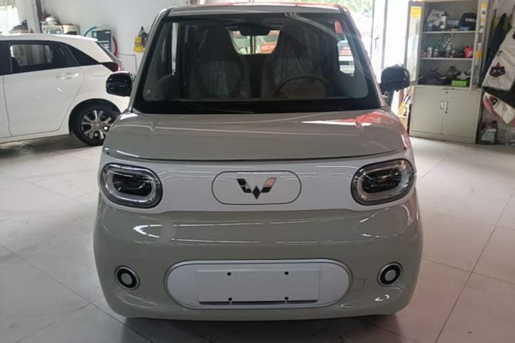 Used Wuling Hongguang MINIEV 2024 3rd Generation 215km Youth Edition Front