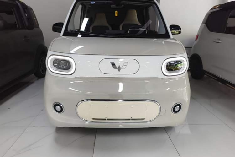 Used Wuling Hongguang MINIEV 2024 3rd Generation 215km Advanced Version Front