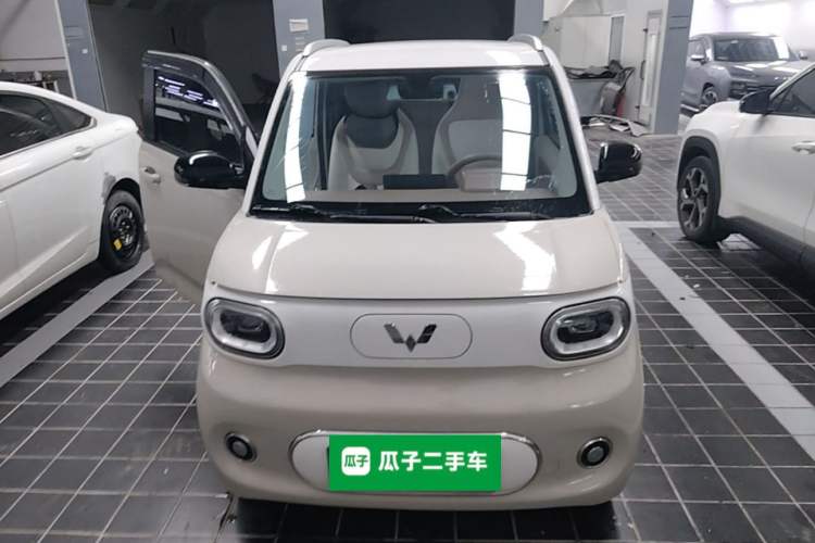 Used Wuling Hongguang MINIEV 2024 3rd Generation 215km Advanced Version Front