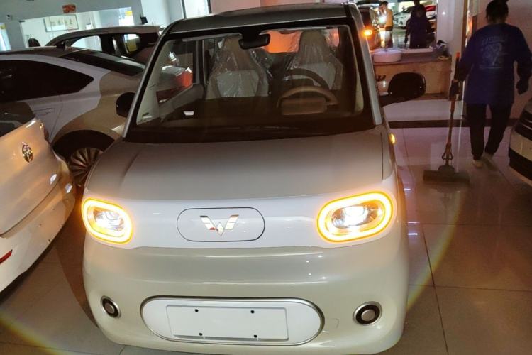 Used Wuling Hongguang MINIEV 2024 3rd Generation 215km Youth Edition Front