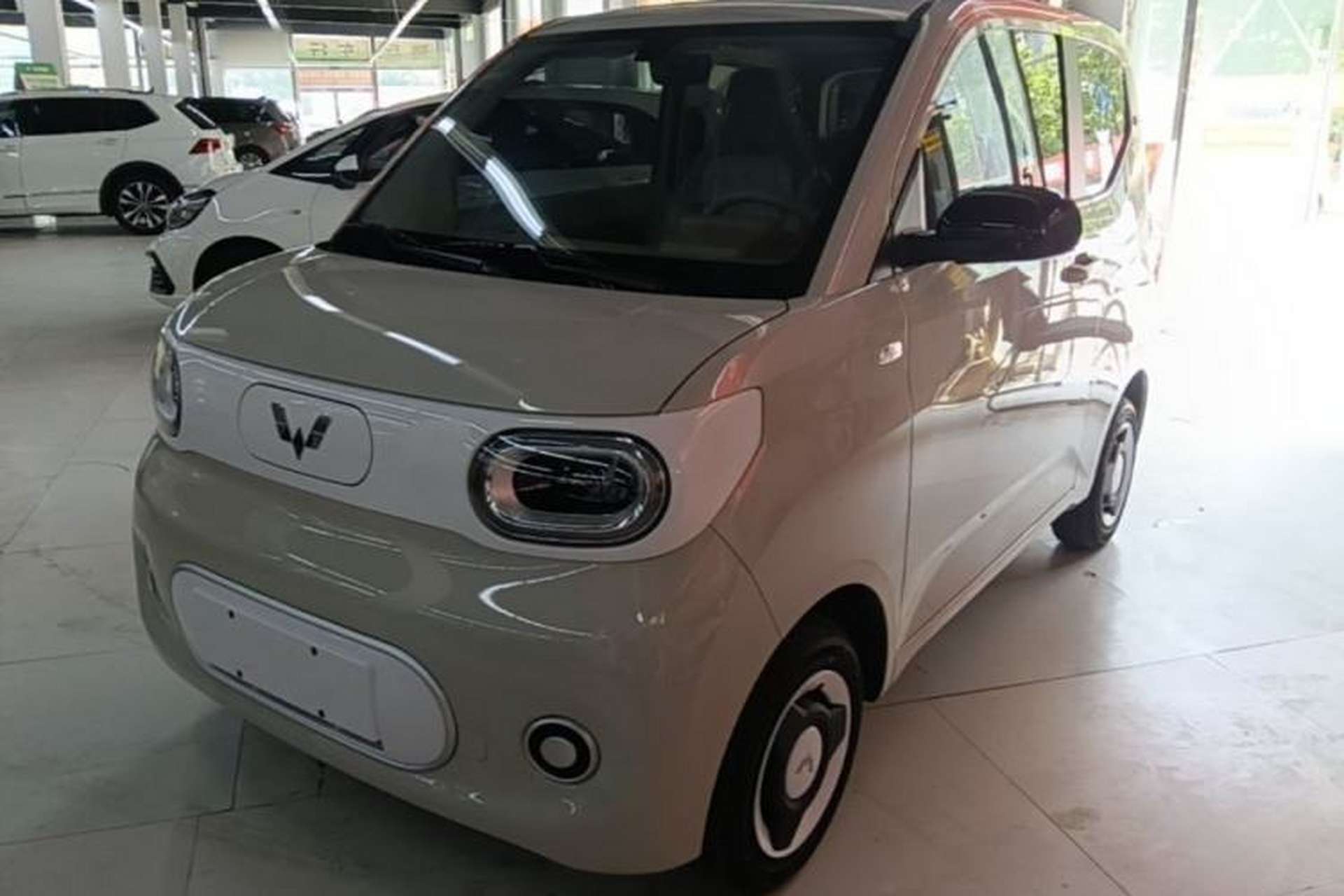 Used Wuling Hongguang MINIEV 2024 3rd Generation 215km Youth Edition Front Left 45 Deg