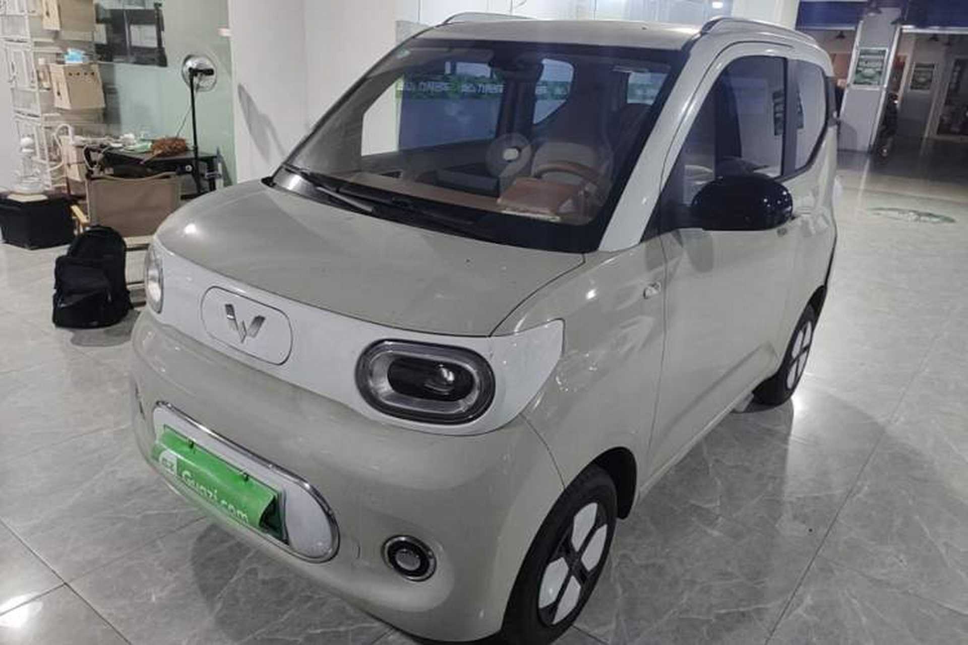 Used Wuling Hongguang MINIEV 2024 3rd Generation 215km Advanced Version Front Left 45 Deg