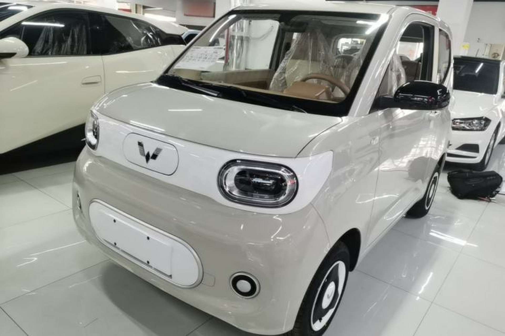 Used Wuling Hongguang MINIEV 2024 3rd Generation 215km Youth Edition Front Left 45 Deg