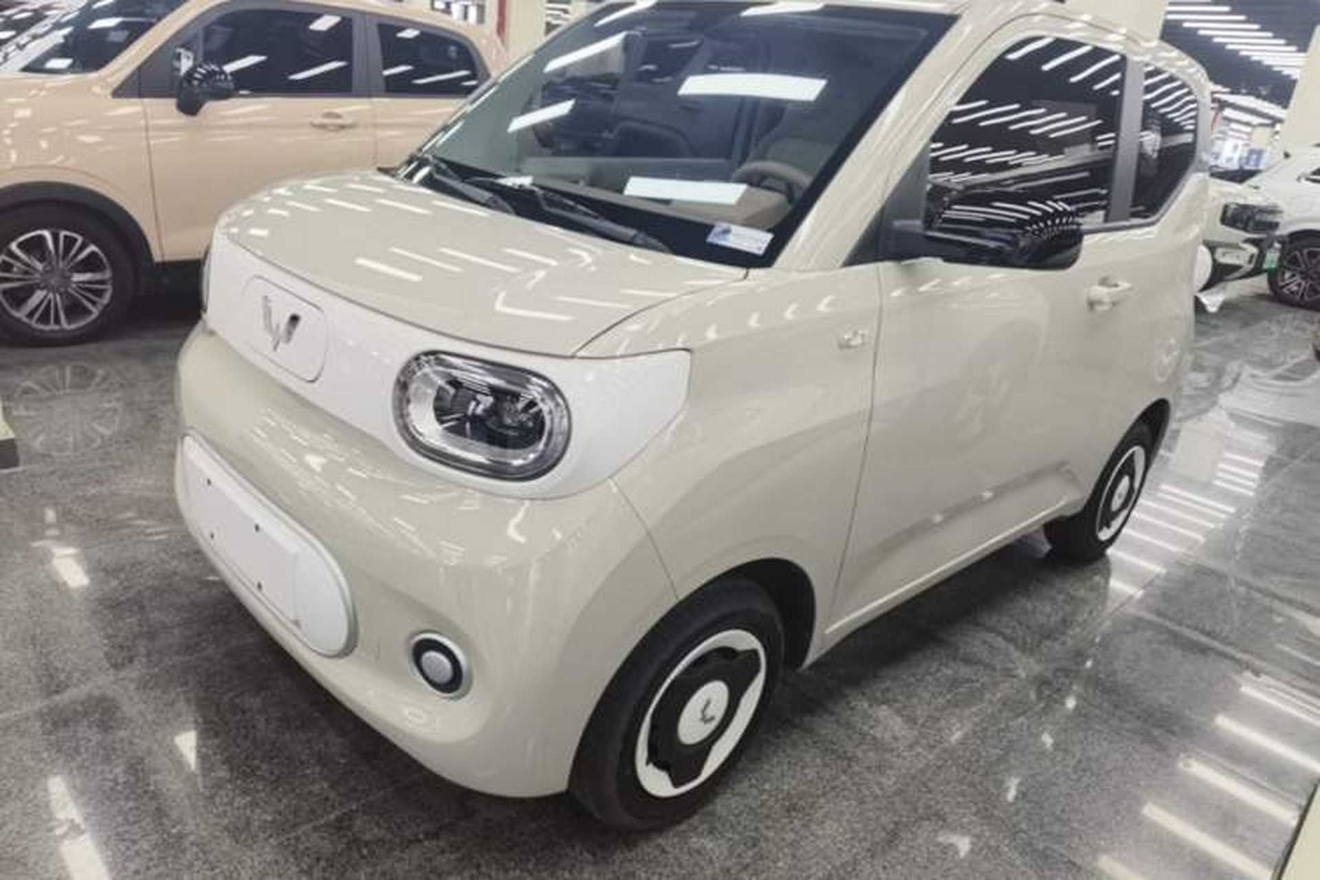 Used Wuling Hongguang MINIEV 2024 3rd Generation 215km Youth Edition Front Left 45 Deg