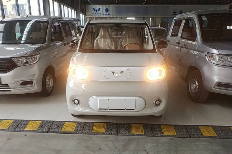 Used Wuling Hongguang MINIEV 2024 3rd Generation 215km Youth Edition Front