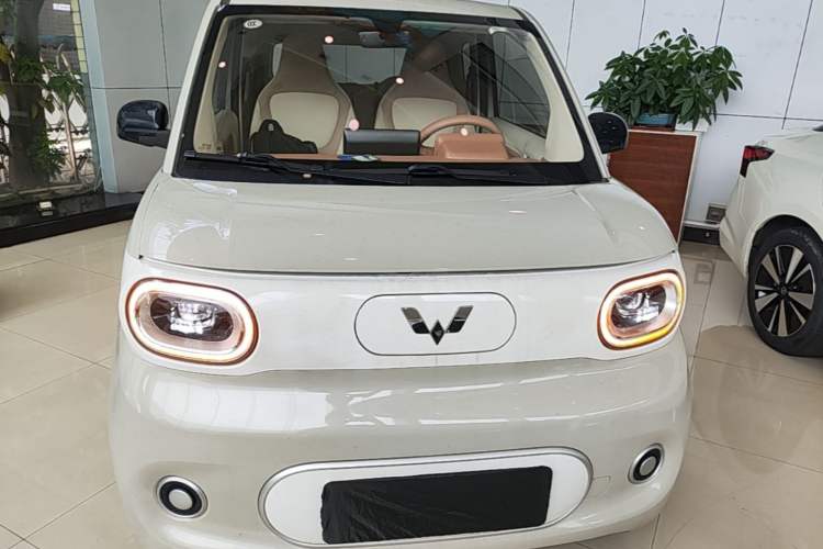 Used Wuling Hongguang MINIEV 2024 3rd Generation 215km Youth Edition Front