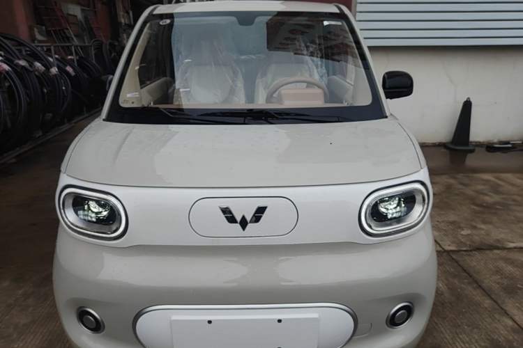 Used Wuling Hongguang MINIEV 2024 3rd Generation 215km Youth Edition Front