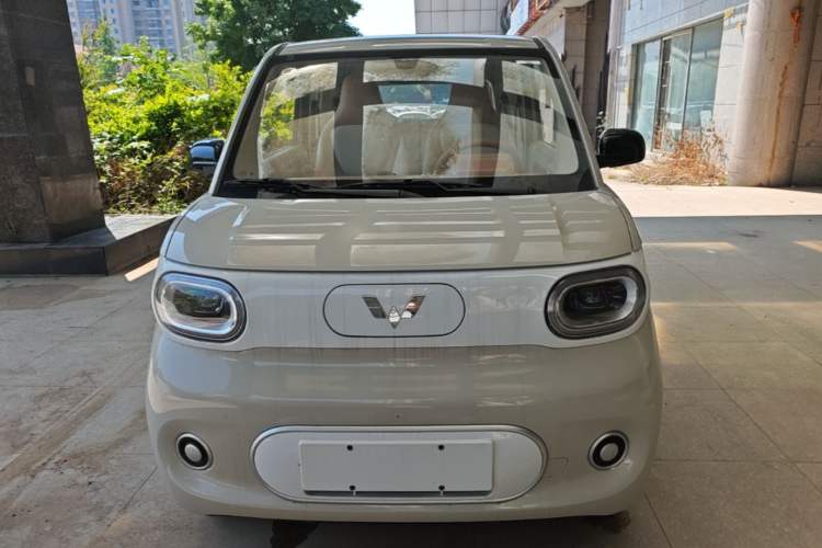 Used Wuling Hongguang MINIEV 2024 3rd Generation 215km Youth Edition Front