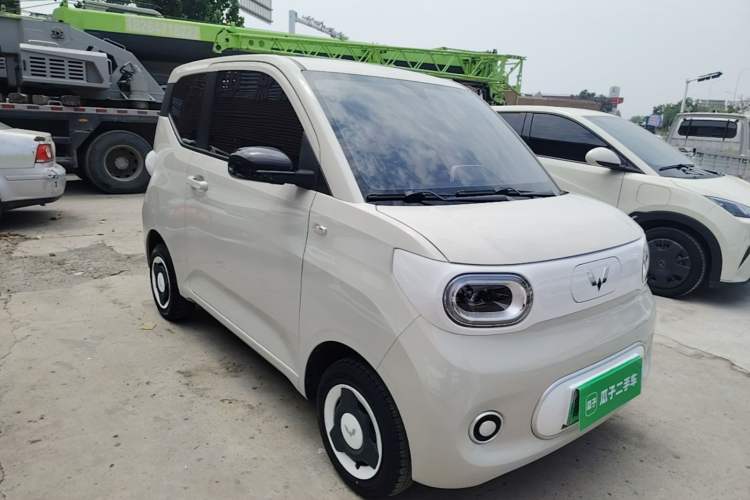 Used Wuling Hongguang MINIEV 2024 3rd Generation 215km Youth Edition Front Right 45 Deg