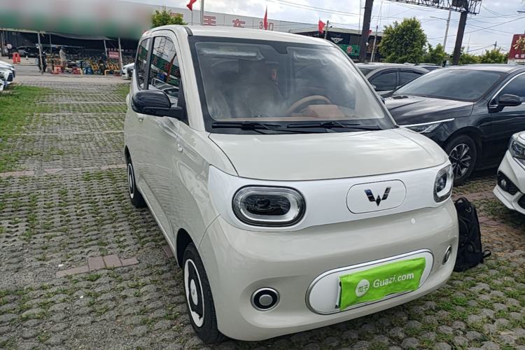 Used Wuling Hongguang MINIEV 2024 3rd Generation 215km Youth Edition Front Right 45 Deg