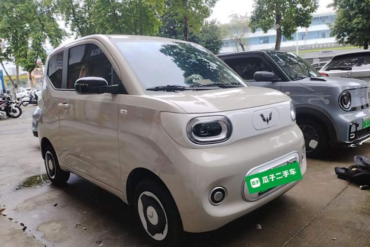 Used Wuling Hongguang MINIEV 2024 3rd Generation 215km Youth Edition Front Right 45 Deg
