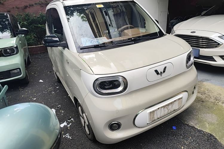 Used Wuling Hongguang MINIEV 2024 3rd Generation 215km Advanced Version Front Right 45 Deg
