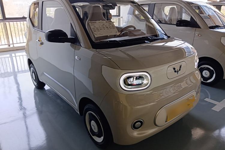 Used Wuling Hongguang MINIEV 2024 3rd Generation 215km Youth Edition Front Right 45 Deg