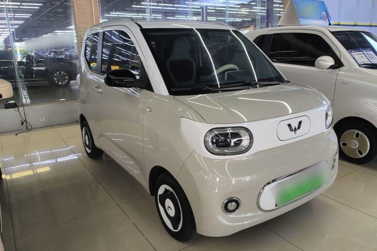Used Wuling Hongguang MINIEV 2024 3rd Generation 170 km Front Right 45 Deg