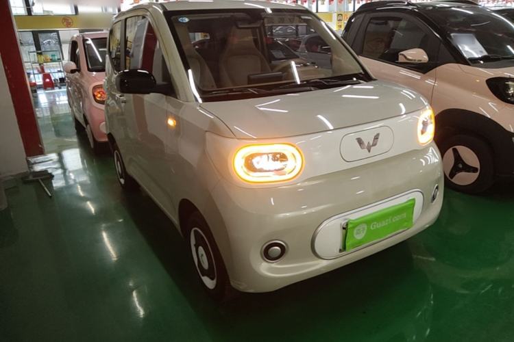 Used Wuling Hongguang MINIEV 2024 3rd Generation 215km Youth Edition Front Right 45 Deg