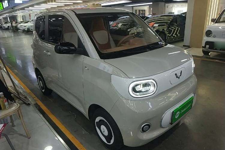 Used Wuling Hongguang MINIEV 2024 3rd Generation 215km Youth Edition Front Right 45 Deg