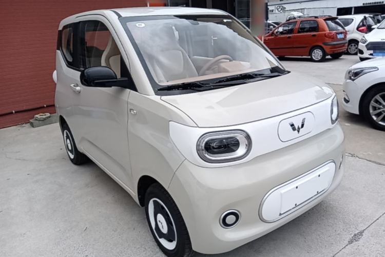 Used Wuling Hongguang MINIEV 2024 3rd Generation 215km Youth Edition Front Right 45 Deg
