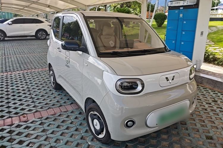 Used Wuling Hongguang MINIEV 2024 3rd Generation 215km Youth Edition Front Right 45 Deg