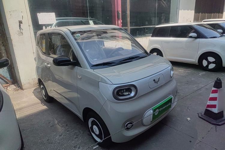 Used Wuling Hongguang MINIEV 2024 3rd Generation 215km Youth Edition Front Right 45 Deg