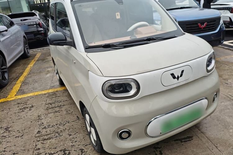 Used Wuling Hongguang MINIEV 2024 3rd Generation 215km Advanced Version Front Right 45 Deg