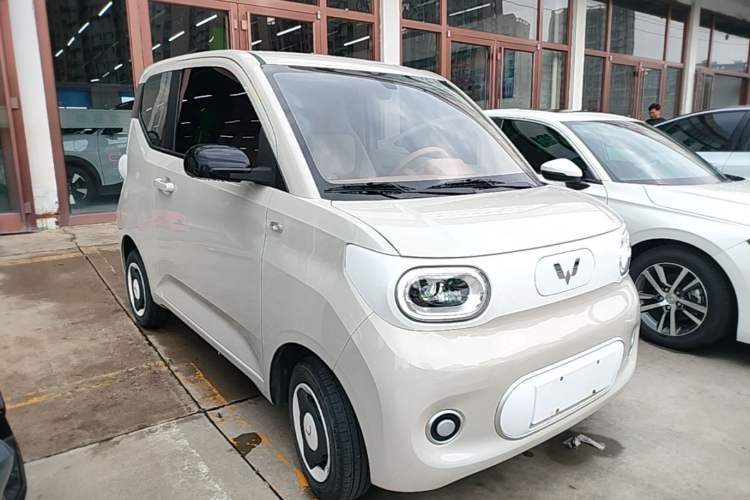 Used Wuling Hongguang MINIEV 2024 3rd Generation 215km Youth Edition Front Right 45 Deg