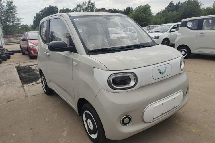 Used Wuling Hongguang MINIEV 2024 3rd Generation 215km Youth Edition Front Right 45 Deg
