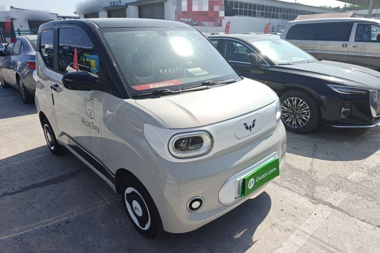 Used Wuling Hongguang MINIEV 2024 3rd Generation 215km Youth Edition Front Right 45 Deg