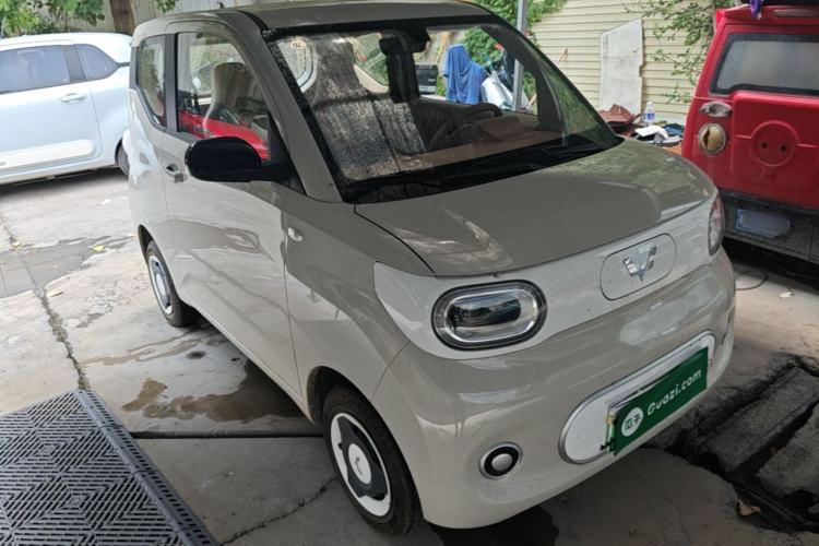 Used Wuling Hongguang MINIEV 2024 3rd Generation 215km Youth Edition Front Right 45 Deg