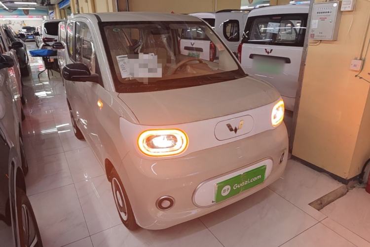 Used Wuling Hongguang MINIEV 2024 3rd Generation 215km Youth Edition Front Right 45 Deg