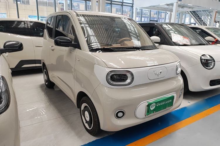 Used Wuling Hongguang MINIEV 2024 3rd Generation 215km Youth Edition Front Right 45 Deg