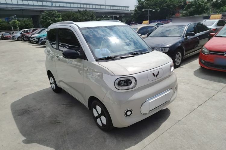 Used Wuling Hongguang MINIEV 2024 3rd Generation 215km Advanced Version Front Right 45 Deg
