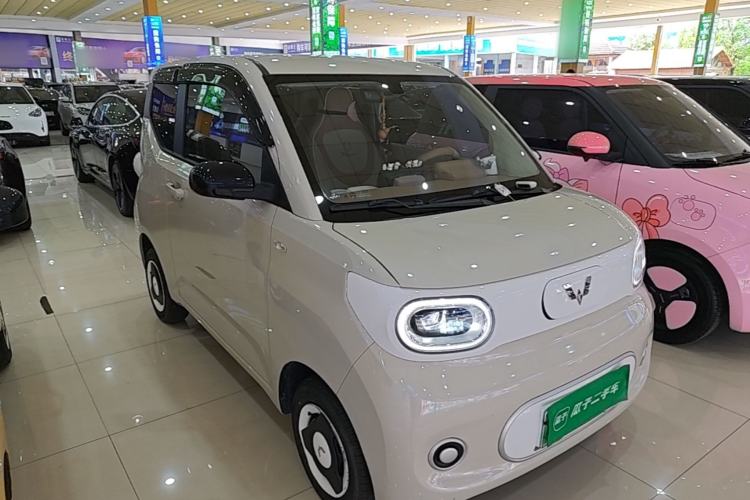 Used Wuling Hongguang MINIEV 2024 3rd Generation 215km Youth Edition Front Right 45 Deg