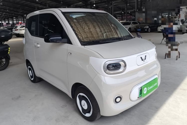 Used Wuling Hongguang MINIEV 2024 3rd Generation 215km Youth Edition Front Right 45 Deg