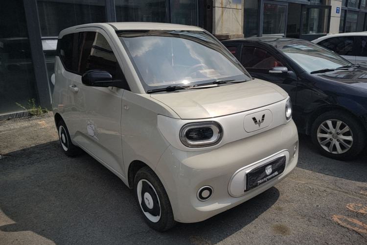 Used Wuling Hongguang MINIEV 2024 3rd Generation 215km Youth Edition Front Right 45 Deg