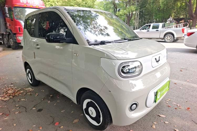 Used Wuling Hongguang MINIEV 2024 3rd Generation 215km Youth Edition Front Right 45 Deg