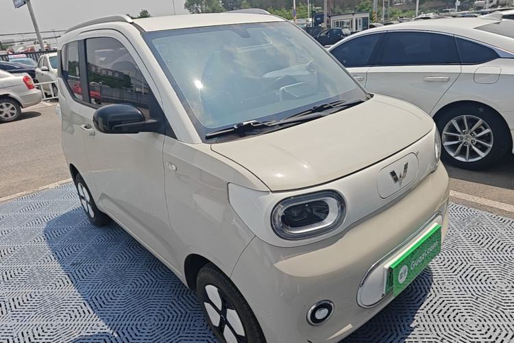 Used Wuling Hongguang MINIEV 2024 3rd Generation 215km Youth Edition Front Right 45 Deg
