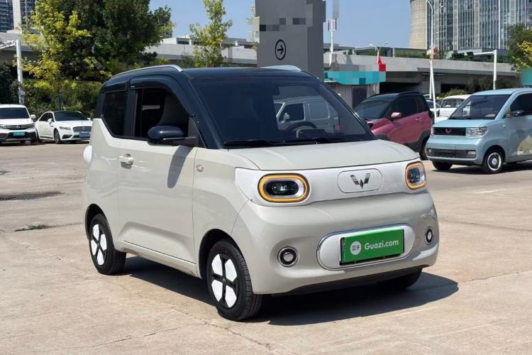 Used Wuling Hongguang MINIEV 2024 3rd Generation 215km Advanced Version Front Right 45 Deg