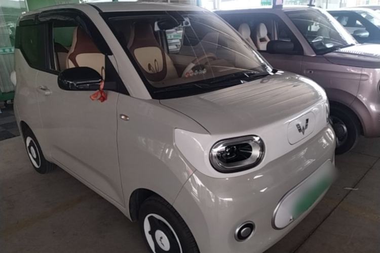 Used Wuling Hongguang MINIEV 2024 3rd Generation 215km Youth Edition Front Right 45 Deg