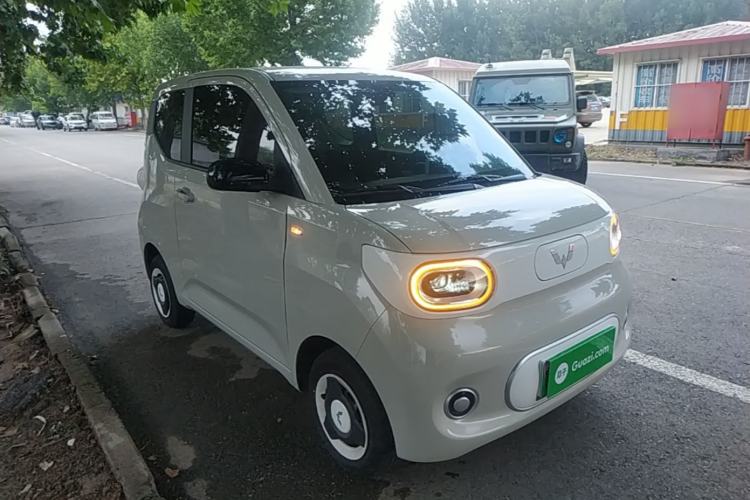 Used Wuling Hongguang MINIEV 2024 3rd Generation 215km Youth Edition Front Right 45 Deg