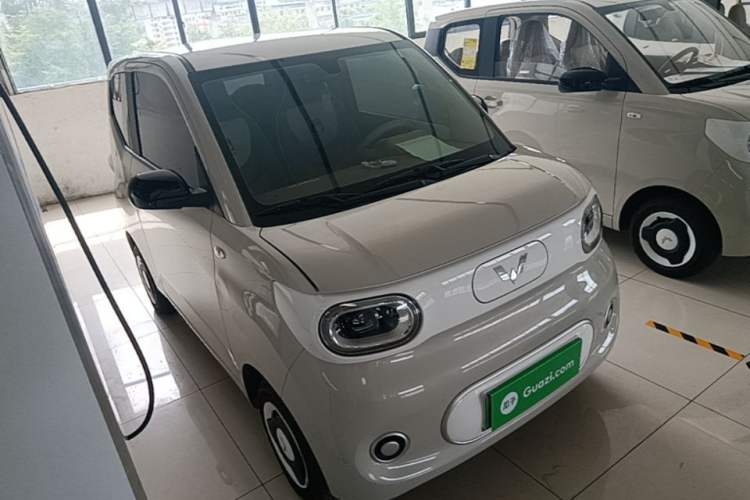 Used Wuling Hongguang MINIEV 2024 3rd Generation 215km Youth Edition Front Right 45 Deg