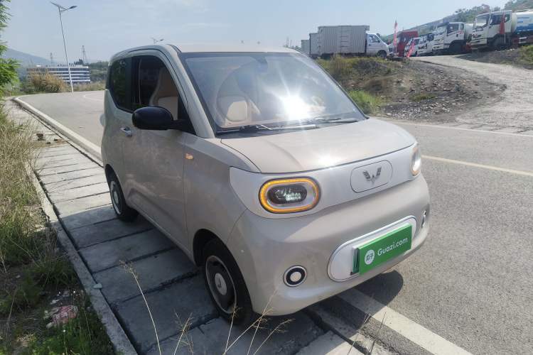 Used Wuling Hongguang MINIEV 2024 3rd Generation 215km Youth Edition Front Right 45 Deg