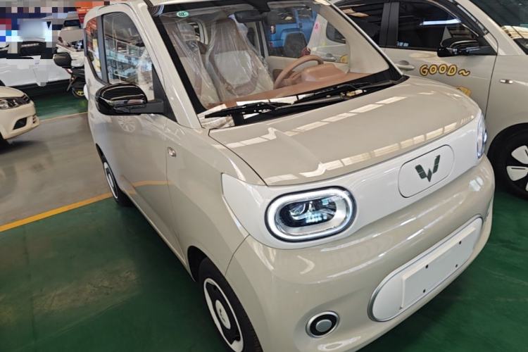 Used Wuling Hongguang MINIEV 2024 3rd Generation 215km Youth Edition Front Right 45 Deg