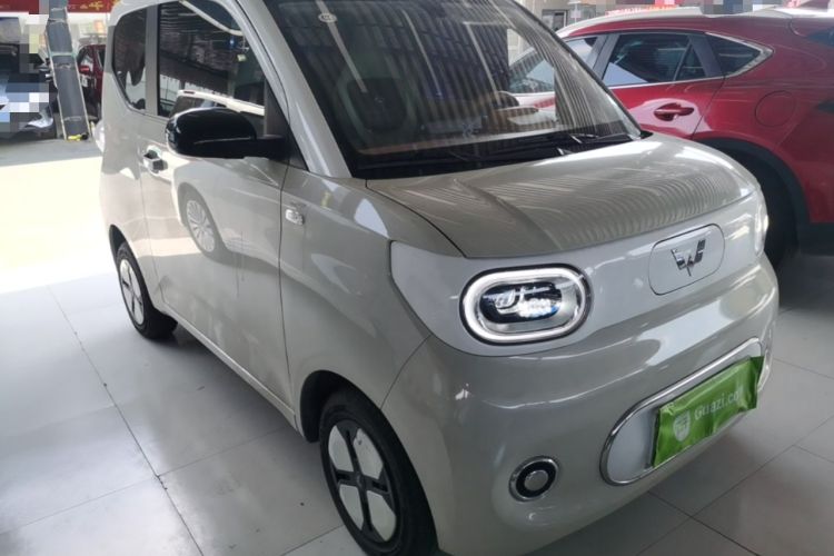 Used Wuling Hongguang MINIEV 2024 3rd Generation 215km Advanced Version Front Right 45 Deg