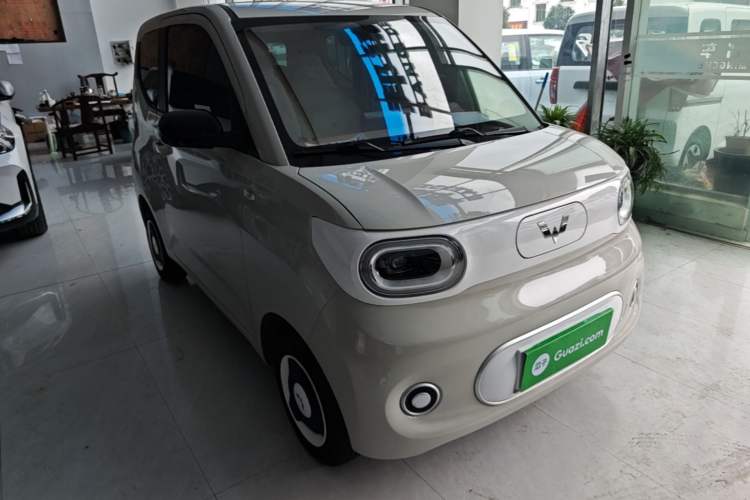 Used Wuling Hongguang MINIEV 2024 3rd Generation 215km Youth Edition Front Right 45 Deg